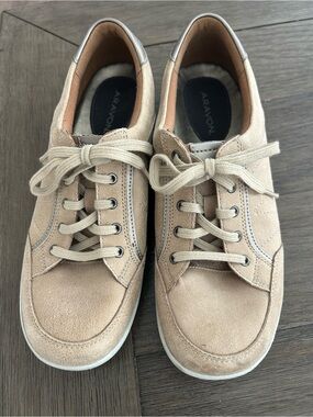 Aravon Beige Athletic Cleats with Black Soles
